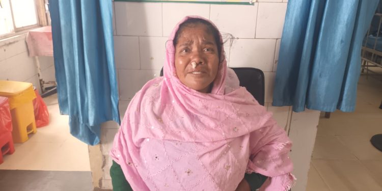 অন্তঃসত্ত্বা স্ত্রীকে নার্সিংহোমে ভর্তি না করে হাসপাতালে করায় ঘুঁসি মেরে শাশুড়ির নাক ফাটালো জামাই