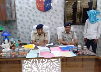 ভাতারে ধৃত হাসমত জামানের সাইবার কাফে থেকে প্রচুর জাল শংসাপত্র এবং সরকারি অফিসের সিল উদ্ধার করল পুলিশ