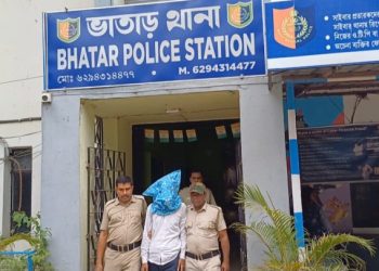 ভাতার থানার পুলিশের জালে ভুয়া সংশাপত্র তৈরি চক্রের পান্ডা শেখ হাসনত জামান