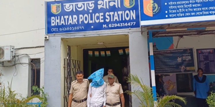 ভাতার থানার পুলিশের জালে ভুয়া সংশাপত্র তৈরি চক্রের পান্ডা শেখ হাসনত জামান