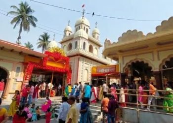 পয়লা বৈশাখে ভক্তদের ভীড় উপচে পড়লো বর্ধমানের অধিষ্ঠাত্রী দেবী সর্বমঙ্গলার মন্দিরে