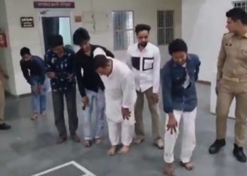 মুজাফফরনগর : হিন্দু ছেলের কথা বলার অপরাধে প্রকাশ্যে মুসলিম মেয়ের চুল টেনে ধরে মারধর, ৬ জিহাদিদের ধরে বেদম পেটালো যোগী বাবার পুলিশ