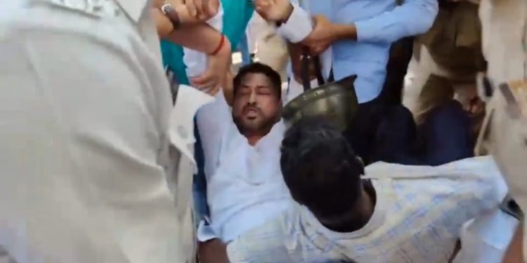 ‘যোগ্য চাকরিহারা শিক্ষকদের মারলে কেন, পুলিশ তুমি জবাব দাও’ : শুভেন্দু অধিকারী