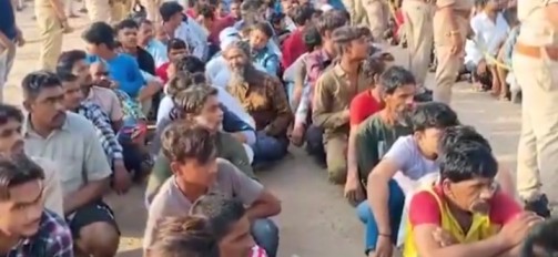 পশ্চিমবঙ্গে ভুয়া নথি তৈরি করা ১২০০ জনেরও বেশি অবৈধ বাংলাদেশি গ্রেপ্তার গুজরাটে, নিজের দেশের বধূকেই ফেরাতে চাইছে না পাকিস্তান