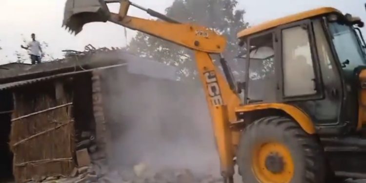 ভারত-নেপাল সীমান্তে নির্মিত ৮০টিরও বেশি অবৈধ মাদ্রাসা গুঁড়িয়ে দিল যোগী সরকার