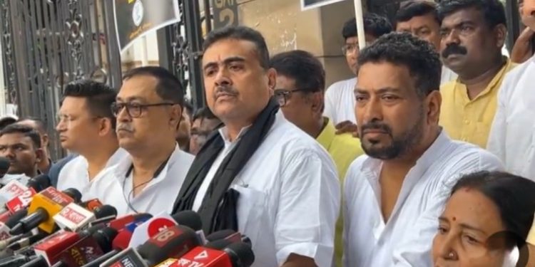 ধুলিয়ানের তৃণমূলের চেয়ারম্যান, সামসেরগঞ্জের বিধায়ক ও ফারাক্কার বিধায়কের দাদারা দিকে দাঙ্গা উসকে দেওয়ার ইঙ্গিত দিলেন শুভেন্দু, বললেন : ‘আগামী দিনে গোটা রাজ্যে প্যারা মিলেটারি এবং আর্মি নামানো হবে’