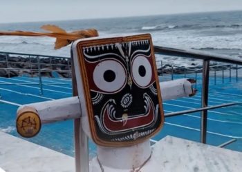 দীঘার সমুদ্রে জগন্নাথ মূর্তি ভেসে আসার ‘গল্প প্রচারে’ মমতার বিরুদ্ধে ‘ধর্মীয় বিশ্বাসে আঘাতের’ অভিযোগ তুলছে বিজেপি