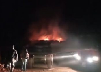 ঝাড়খণ্ড : বাড়িতে ঢুকে ১৯ বছরের হিন্দু মেয়েকে বন্দুকের মুখে অপহরণ করেছে তিন সন্তানের জনক তসলিম আনসারি, অভিযুক্তের বাড়ি- দোকান এবং গাড়িতে আগুন ধরালো ক্ষিপ্ত জনতা