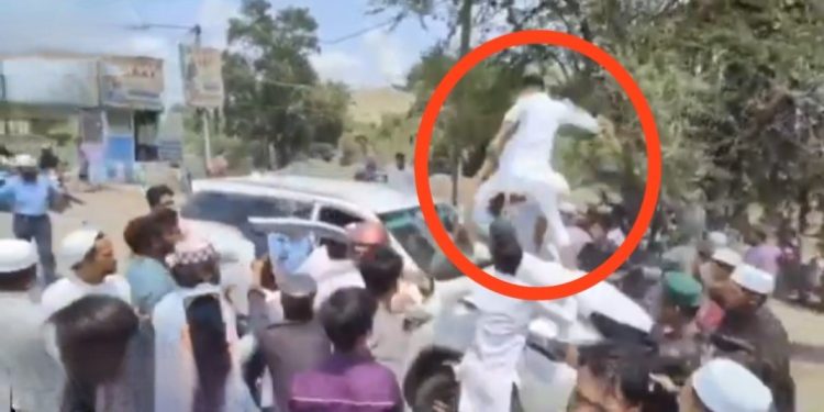 সাঁতরাগাছিতে গাড়ি ভাঙচুরের অভিযোগ উঠল ওয়াকক সংশোধনী বিল বিরোধী জনতার বিরুদ্ধে, ভিডিও শেয়ার করলেন অমিত মালব্য