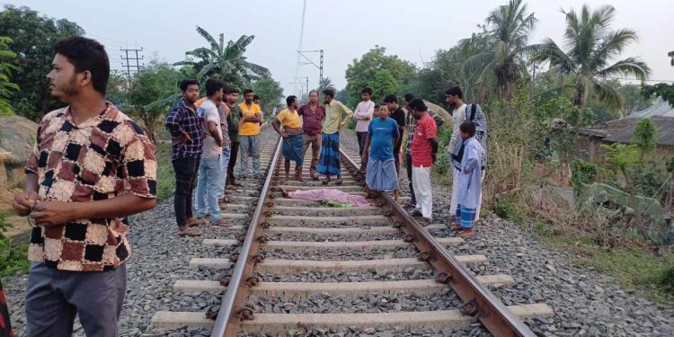 ভাতারে ট্রেনের ধাক্কায় সেচ দফতরের কর্মীর মৃত্যু