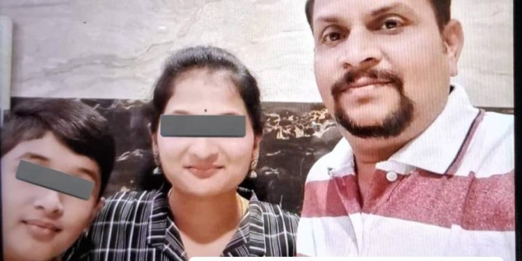 প্যান্ট খুলে লিঙ্গ পরীক্ষা করে হিন্দু নিশ্চিত হওয়ার পরেই নরসংহার চালায় সন্ত্রাসীরা, পহেলগামে সন্ত্রাসী হামলায় অন্তত ২৮ জনের মৃত্যু, স্ত্রী-পুত্রের সামনেই হত্যা করা হল কর্ণাটকের মঞ্জুনাথ রাওকে