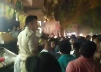 থুতু ও প্রস্রাব মেশানো ফলের রস বিক্রি করছিল আসাব আহমেদ, নিজেকে পরিচয় দিত ‘মনু’ নামে, কুকীর্তি ধরা পরতেই বেদম মার