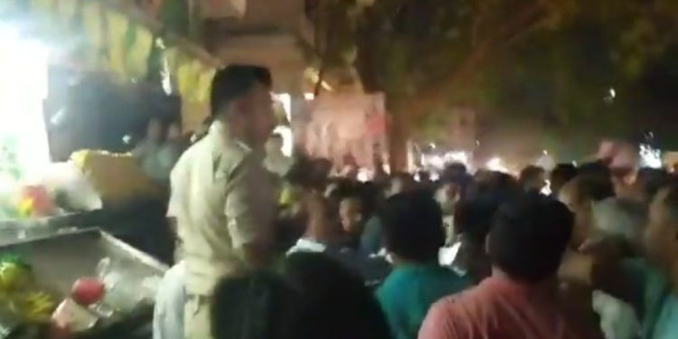 থুতু ও প্রস্রাব মেশানো ফলের রস বিক্রি করছিল আসাব আহমেদ, নিজেকে পরিচয় দিত ‘মনু’ নামে, কুকীর্তি ধরা পরতেই বেদম মার