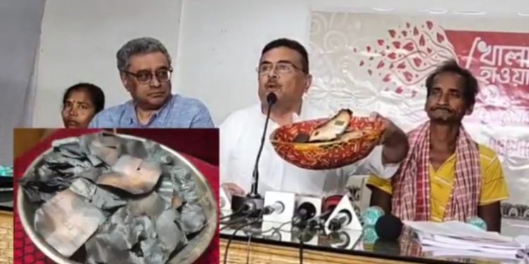 মুর্শিদাবাদের হিংসায় গণেশ ঘোষের পোড়া নোটের বান্ডিল দেখিয়ে শুভেন্দুর প্রশ্ন : ‘এর সঙ্গে ওয়াকফের কি সম্পর্ক মমতা ব্যানার্জি ?’