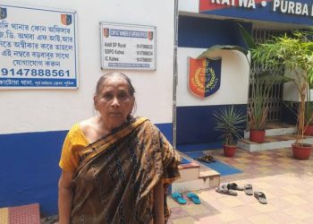 কাটোয়ায় গঙ্গার ঘাটে বৃদ্ধার সোনার গহনা ও নগদ টাকা ভর্তি ব্যাগ নিয়ে পালালো দুষ্কৃতী