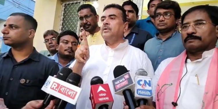 “পুলিশকে সামনে রেখে হিন্দুদের বিরুদ্ধে যুদ্ধ ঘোষণা করা হয়েছে” : রাজ্যের শাসকদলের বিরুদ্ধে ভয়ংকর অভিযোগ তুললেন শুভেন্দু অধিকারী