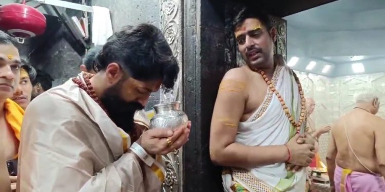 ‘রাবণ’ চরিত্রে শুটিংয়ের আগে মহাকালেশ্বরের পূজো দিলেন দক্ষিণের সুপারস্টার যশ