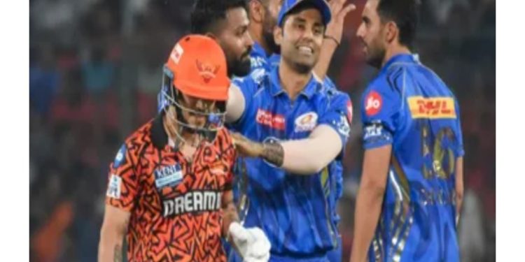 আইপিএল ২৫ : সানরাইজার্স হায়দ্রাবাদকে ৭ উইকেটে হারাল মুম্বাই ইন্ডিয়ান্স