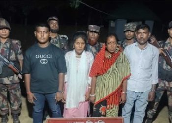 ফের প্রাণ বাঁচতে ভারতে ঢুকতে যাওয়ার মুহুর্তে হিন্দু পরিবারকে আটকে দিল বাংলাদেশের সীমান্তরক্ষী