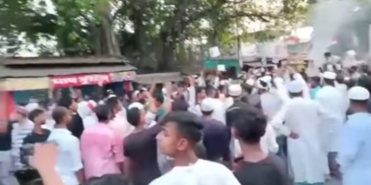 মুর্শিদাবাদের পর নদিয়া, নয়া ওয়াকফ আইনের বিরোধীদের হামলা থেকে বাঁচতে পেট্রোল পাম্পে আশ্রয় নিল পুলিশ, মুখ্যমন্ত্রীকে নিশানা বিজেপির