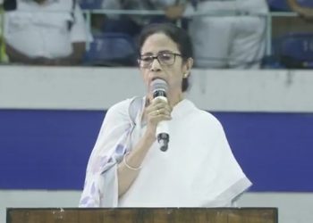 নিজেকে গ্রেপ্তার করিয়ে মমতা কি ২৬-এর ভোটে সহানুভূতি কুড়াতে চাইছেন ?