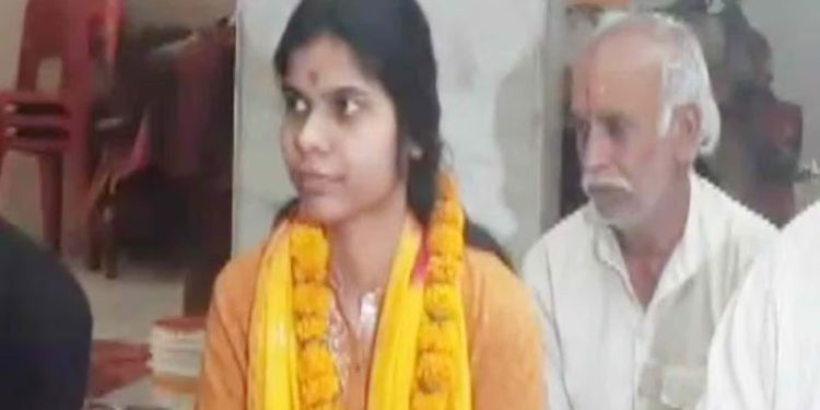 যার সঙ্গে নিজের বাবা হালালা করতে চেয়েছিল, সেই নেহা খান পহেলগাম হামলায় মর্মাহত হয়ে ইসলাম ত্যাগ করলেন