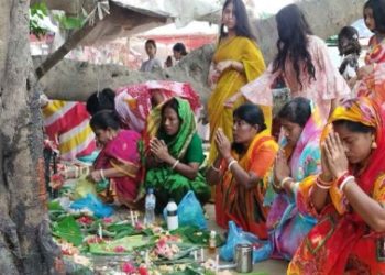 দেশ জুড়ে ইসলামি মৌলবাদীদের হামলার মাঝেও দেবী সিদ্ধেশ্বরীর পূজোয় মেতে উঠল সোনারগাঁয়ের হিন্দুরা