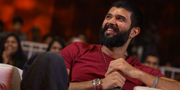 ‘মাঝে মাঝে আমার আওরঙ্গজেবকে ধরে খুব পেটাতে ইচ্ছা করে’ : বললেন অভিনেতা বিজয় দেবেরকোন্ডা