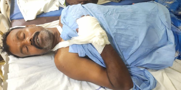 মুর্শিদাবাদ থেকে দুষ্কৃতী দল এসে কেতুগ্রামের এক ব্যক্তিকে গুলি করে প্রাণে মারার চেষ্টার অভিযোগ