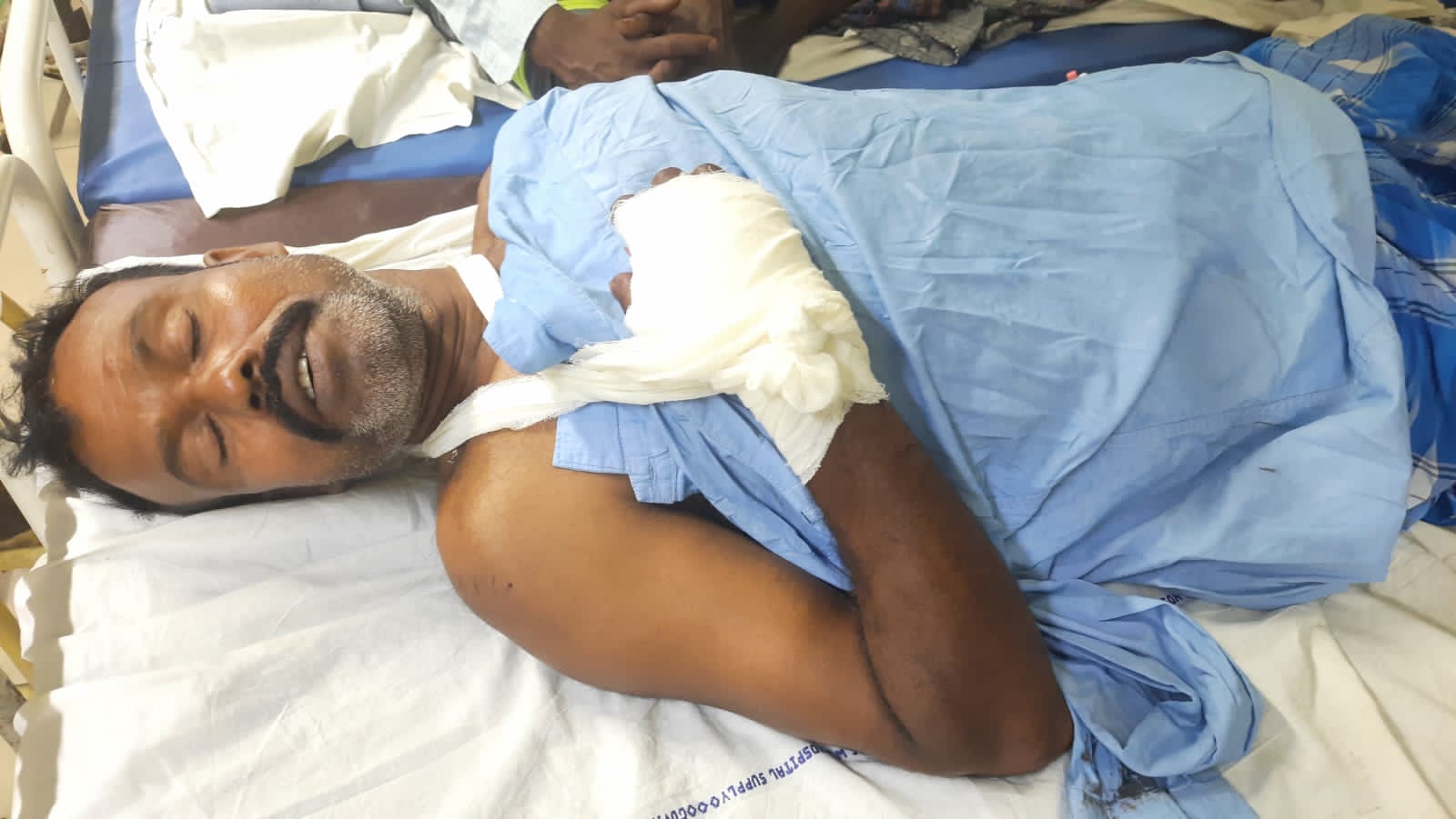 মুর্শিদাবাদ থেকে দুষ্কৃতী দল এসে কেতুগ্রামের এক ব্যক্তিকে গুলি করে প্রাণে মারার চেষ্টার অভিযোগ