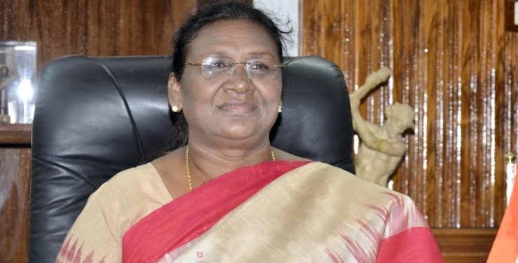 ‘কত সময়ের মধ্যে সিদ্ধান্ত নিতে হবে তা ঠিক করার এক্তিয়ার কি আদালতের আছে ?’ বিল অনুমোদনের জন্য রাজ্যপাল- রাষ্ট্রপতির সময়সীমা বেঁধে দেওয়ায় সুপ্রিম কোর্টকে ১৪টি প্রশ্ন জিজ্ঞাসা করলেন রাষ্ট্রপতি দ্রৌপদী মুর্মু