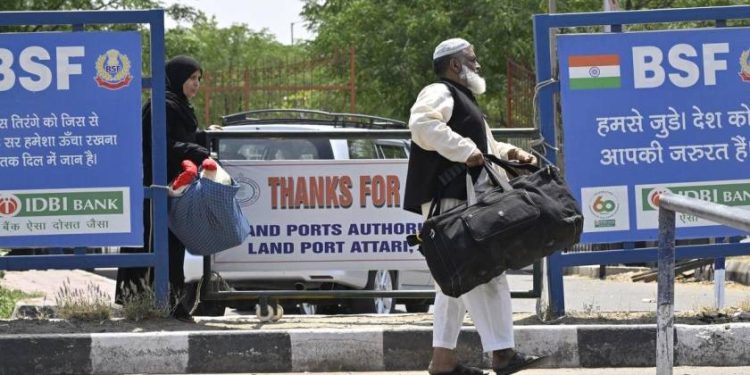 ভারতীয় মুসলিম মহিলারা কেন পাকিস্তানিদের বিয়ে করে ? দেশের নিরাপত্তার জন্য এটি কতটা হুমকি ? ‘লাডলি বেহনা’র মতো প্রকল্পের সুযোগ নেওয়া মহিলাদের আসল উদ্দেশ্য কি ?