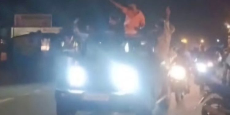 জামিন পেতেই গণধর্ষণে অভিযুক্তদের বিজয় উদযাপন, কর্ণাটকে ঘটেছে দেশকে লজ্জিত করার মত এই ঘটনা