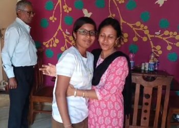 মাধ্যমিকে দশম স্থান অধিকার করে তাগ লাগিয়ে দিল মঙ্গলকোটের স্বাগতা সরকার