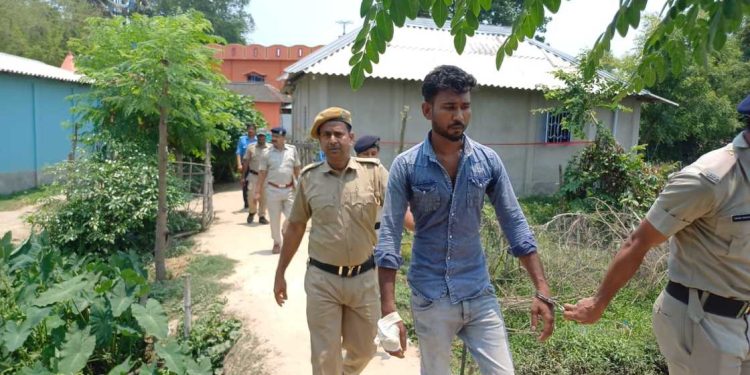 বেড়াতে যাওয়ার আব্দার করায় স্ত্রীর গলা পা দিয়ে টিপে ধরে শ্বাসরোধ করে খুন, ভাতারে বধূকে খুনের ঘটনায় পুলিশের জেরায় কবুল করল ঘাতক স্বামী