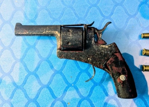 কেতুগ্রামে অস্ত্র পাচার করতে এসে গ্রেপ্তার বারুইপুরের দুষ্কৃতী ইমরান শেখ