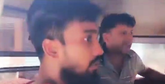 পাকিস্তানের সমর্থন ও ভারতের বিরোধিতা করে পোস্ট, মুর্শিদাবাদের আবু বক্করকে পিটিয়ে পুলিশের হাতে তুলে দিল বারাসতবাসী