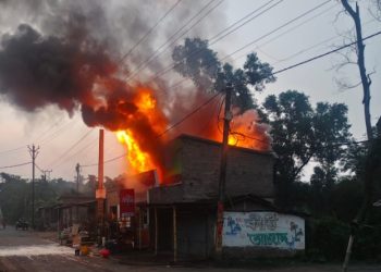 ভাতারের ওড়গ্রাম জঙ্গলমহলে ভয়াবহ অগ্নিকাণ্ড, ভস্মীভূত বাড়ি ও দোকান