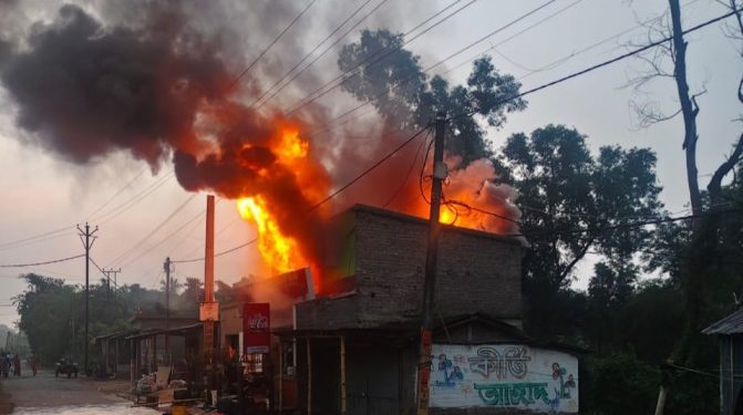 ভাতারের ওড়গ্রাম জঙ্গলমহলে ভয়াবহ অগ্নিকাণ্ড, ভস্মীভূত বাড়ি ও দোকান