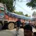 সিমেন্ট বোঝাই লরি ফেঁসে ব্যাপক যানজট ভাতারে বর্ধমান-কাটোয়া রাজ্য সড়কে