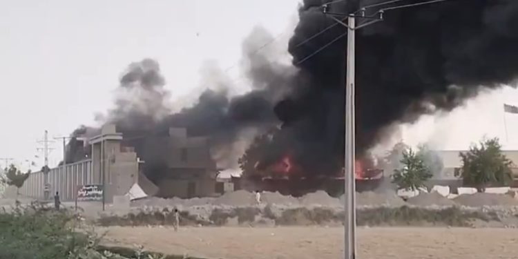 ভারত সিন্ধু জলবন্টন চুক্তি বাতিল করার পর পানীয় জলের হাহাকার পাকিস্তানে, সিন্ধুর স্বরাষ্ট্রমন্ত্রীর বাড়িতে আগুন ধরাল ক্ষিপ্ত জনতা, পুলিশ-জনতা সংঘর্ষে হতাহত বেশ কয়েকজন