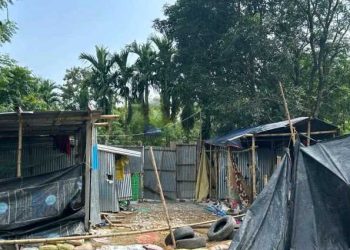 ভেটাগুড়িতে বাড়ির মধ্যে বিশাল বাঙ্কার, রাতে অজ্ঞাত লোকেদের আনাগোনা, তল্লাশি চালিয়ে উদ্ধার আগ্নেয়াস্ত্র, কি ষড়যন্ত্র করছিল বাড়ি মালিক হোসেন আলিরা ?