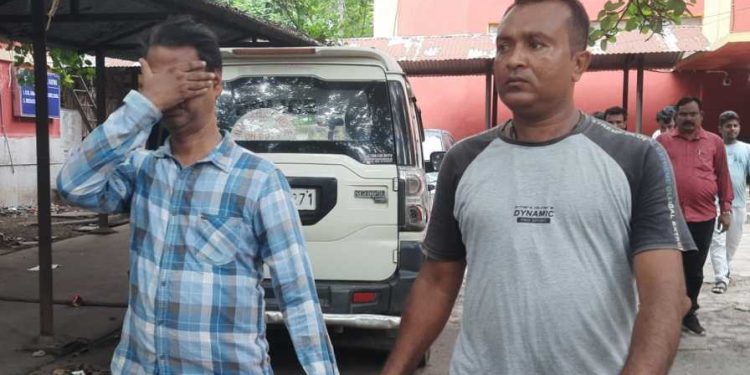 মৃত ব্যক্তিদের সম্পত্তি জাল দলিল বানিয়ে আত্মসাতের চেষ্টার অভিযোগ, কাটোয়ায় গ্রেপ্তার দম্পতি