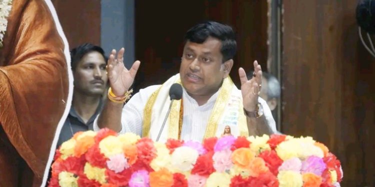 “তৃণমূলে লক্ষ লক্ষ অনুব্রত রয়েছে” : পুলিশের হাতে চুড়ি পরানোর হুমকি দেওয়া মঙ্গলকোটের টিএমসি নেতার ভিডিও শেয়ার করে খোঁচা দিলেন সুকান্ত মজুমদার