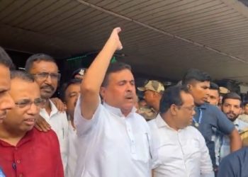 “ভাগো ভাগো” : শিয়ালদহ স্টেশনে কলকাতা পুলিশকে তাড়া করলেন শুভেন্দু অধিকারী