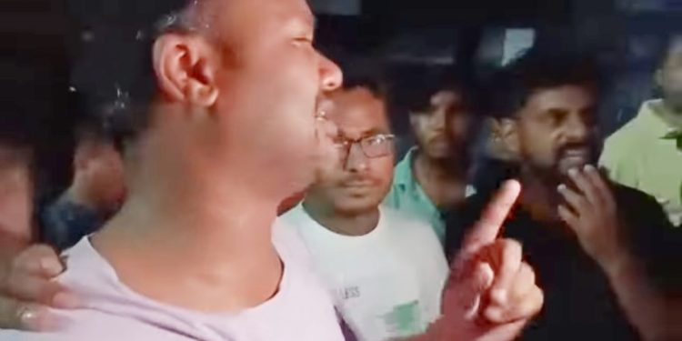 মালবাজারে বালি মাফিয়াদের হাতে আক্রান্ত সাংবাদিকরা, পুলিশের বিরুদ্ধেই হামলার অভিযোগ তুললেন শুভেন্দু অধিকারী