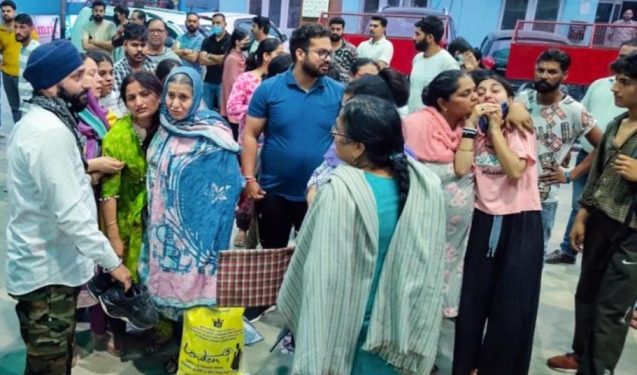 অমুসলিম এলাকায় হামলা চালাচ্ছে পাকিস্তানি সেনা, পুঞ্চের তাংধারে কামান হামলায় ১৫ জন সাধারণ মানুষ নিহত, ৪৩ জন আহত