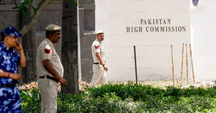 পাকিস্তান হাইকমিশনের কর্মীদের বহিষ্কার করেছে ভারত ; ২৪ ঘন্টার মধ্যে দেশ ছাড়ার নির্দেশ