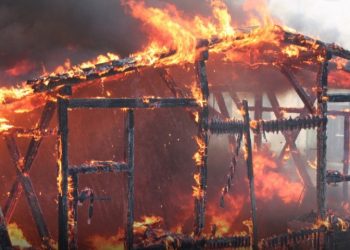 বেলুচিস্তানে বেশ কয়েকটি সরকারি ভবনে আগুন ধরিয়ে দিয়েছে একদল সশস্ত্র ব্যক্তি