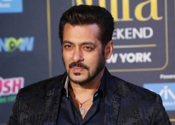 গ্যালাক্সি অ্যাপার্টমেন্টে পরপর দু’দিন এক মহিলা ও এক পুরুষ ঢুকে পড়ায় আতঙ্কে অভিনেতা সলমন খান